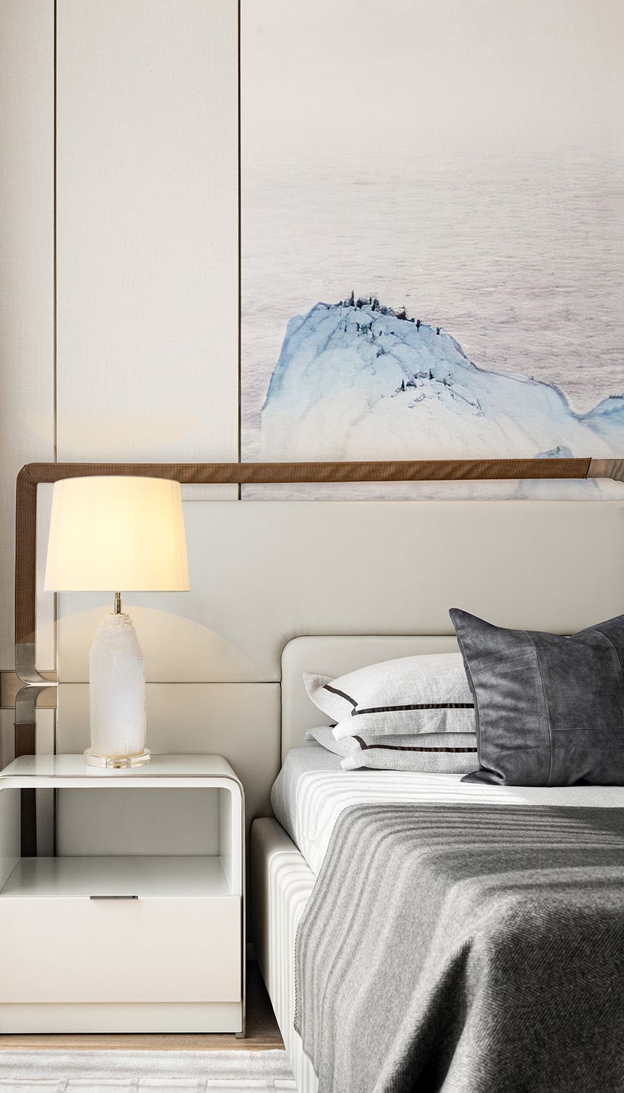 Natural Selenite Stone Table Lamp With Fabric Lampshade-Custom Wholesale Lighting Solutions - BRILLIANT MAKER