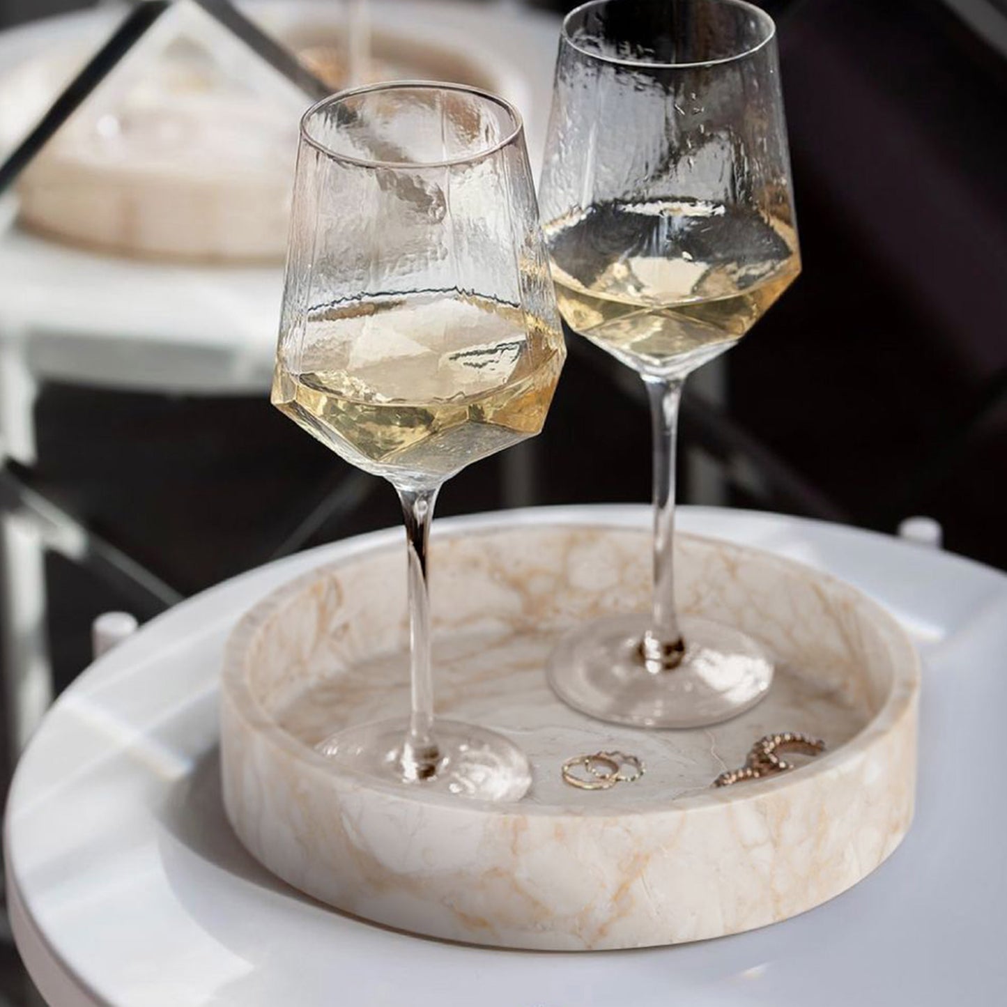 صينية رخامية ذهبية من Brilliant-Maker AC4259 - صينية حجرية كلاسيكية عصرية قابلة للتخصيص بتصميم B2B مع لمسة من الفخامة، مناسبة لغرفة المعيشة/غرفة الطعام/الاستقبال 