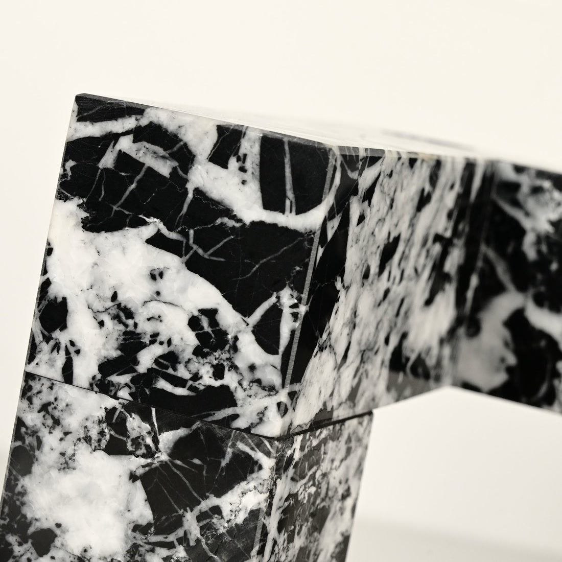 Cubist Party Circular L-Shaped Bulgari Black Marble Candlesticks - Modern Simplicity with Geometric Precision | BRILLIANT-MAKER - BRILLIANT MAKER