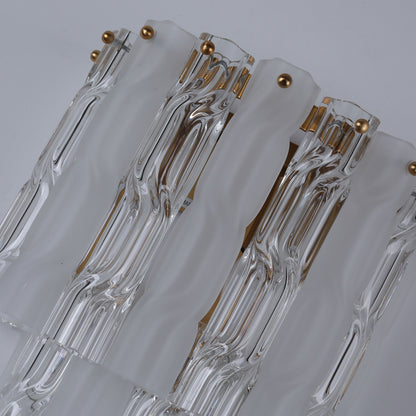 مصباح حائط من Brilliant - Maker WL7112CF مصنوع من زجاج ملتوي ثنائي اللون - إضاءة مخصصة للأعمال التجارية للأماكن المميزة.